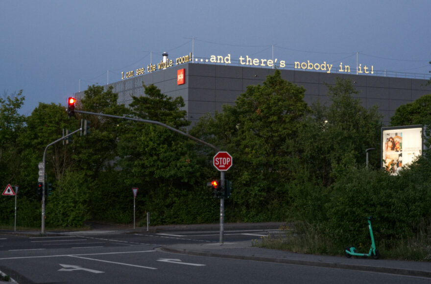 I can see the whole room!